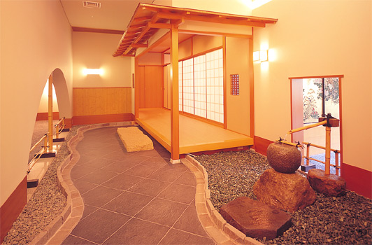 鴻朧館の茶室「拈華庵(ねんげあん)」 鴻朧館の茶室「拈華庵(ねんげあん)」前の写真