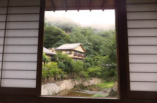 雨の有馬だより 02